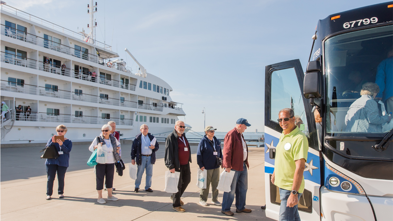 After disembarking the Pearl Mist, passengers board tour buses for a shore excursion led by Milwaukee Food & City Tours.