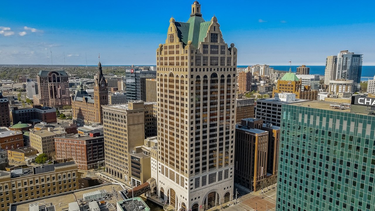 100 East office building in downtown Milwaukee in foreclosure