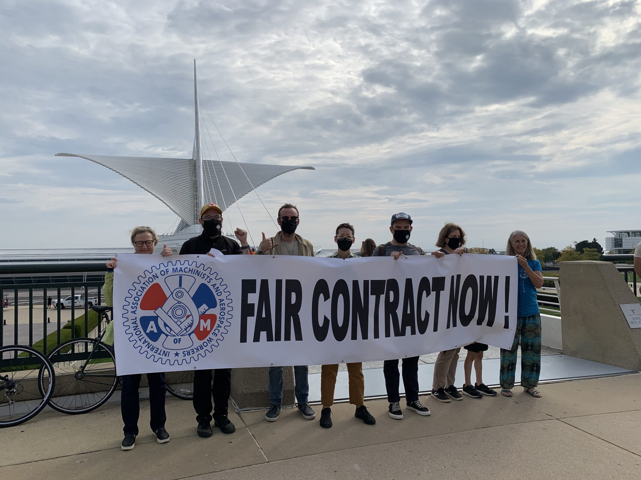 Milwaukee Art Museum workers petition trustees, seeking wage increase ...