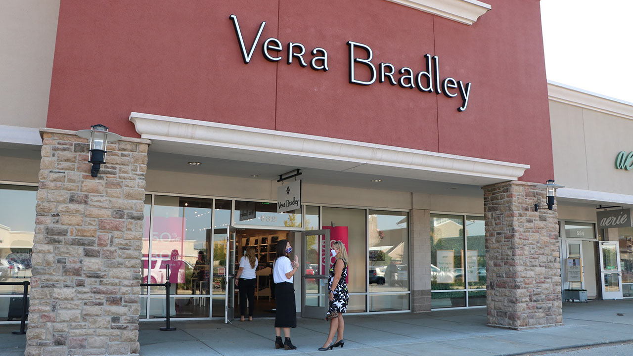 Vera Bradley outlet store opens in Pleasant Prairie