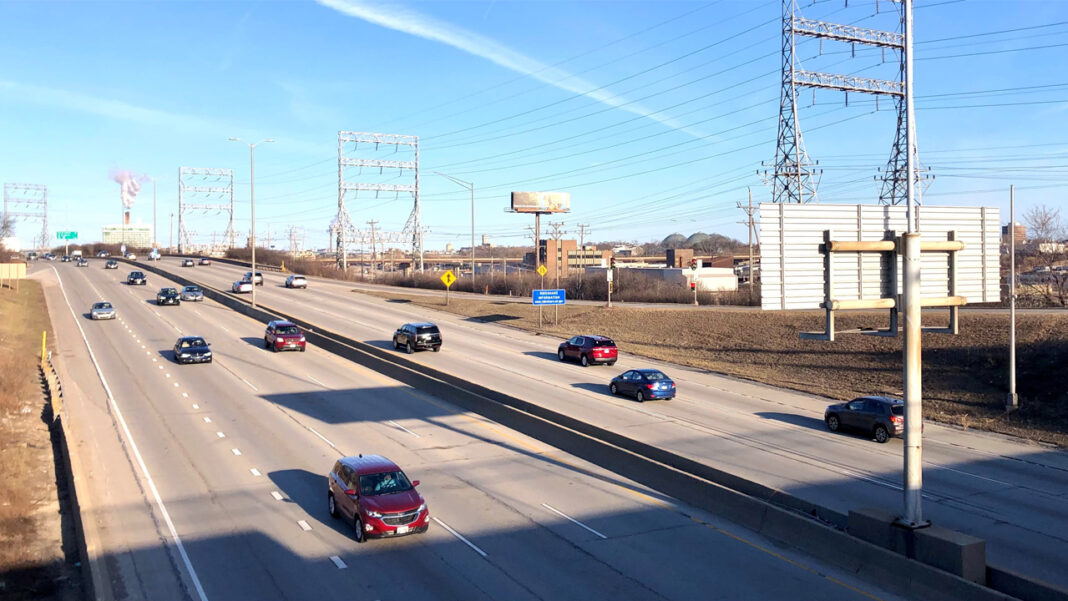 Evening commuters on I-94 near the 35th Street exit. State and local officials are still debating how best to use federal infrastructure funding to improve the aging stretch of highway between the Marquette and Zoo interchanges.