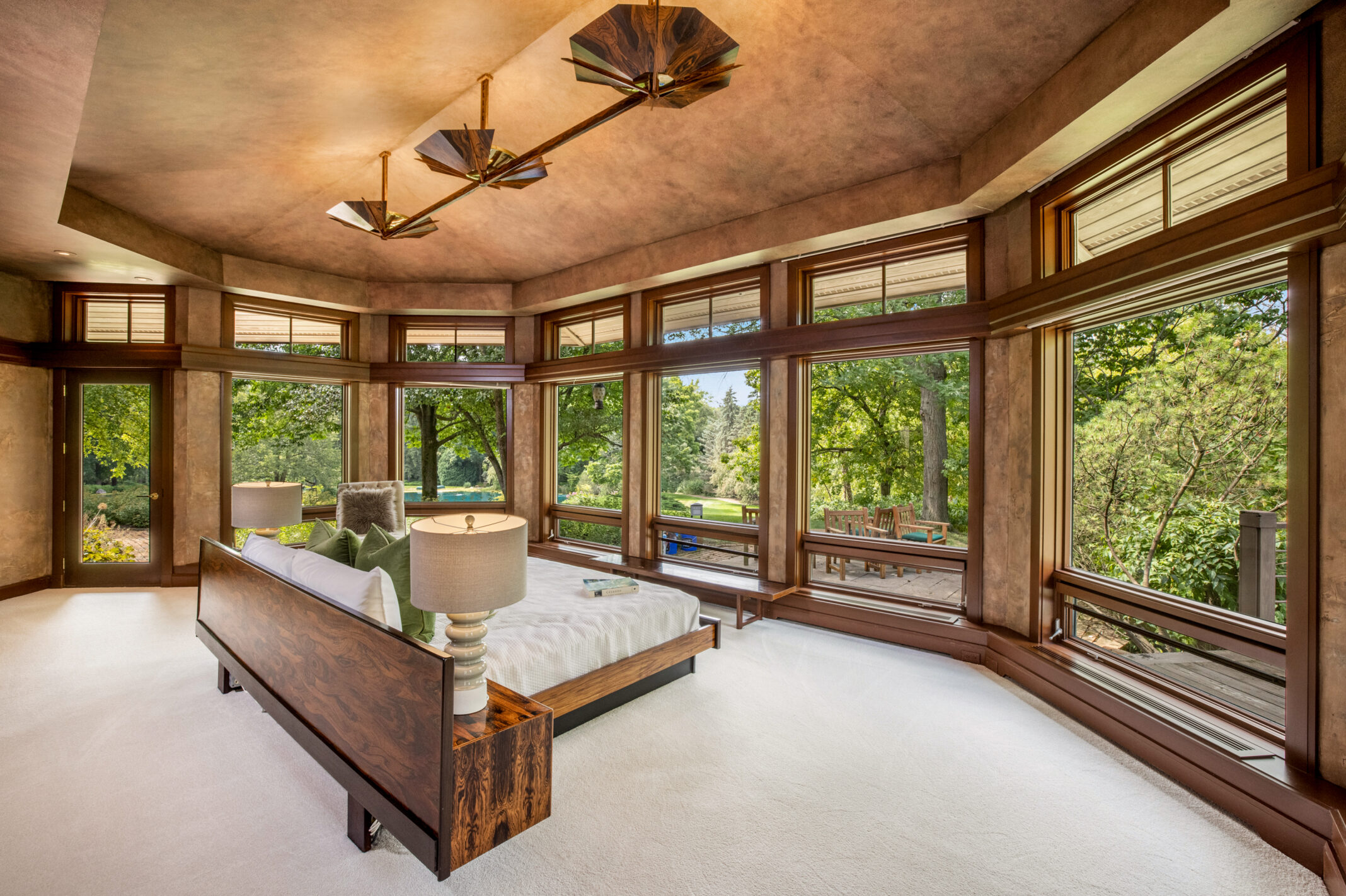 Wayne Oldenburg sells River Hills home for 2.55 million
