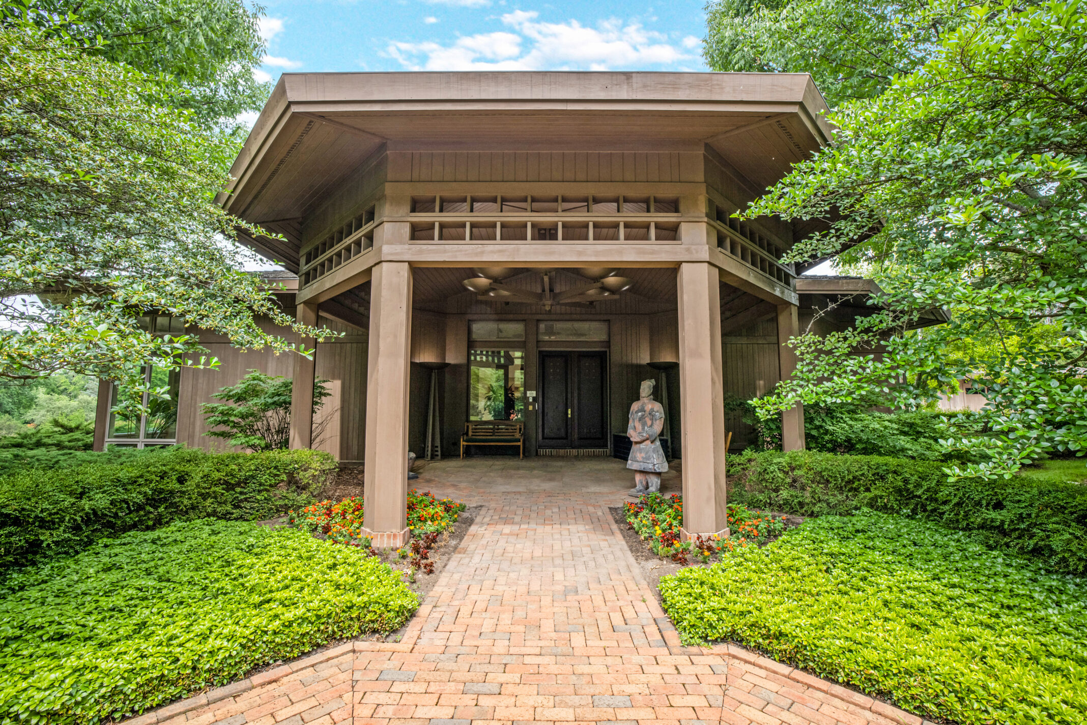 Wayne Oldenburg sells River Hills home for 2.55 million
