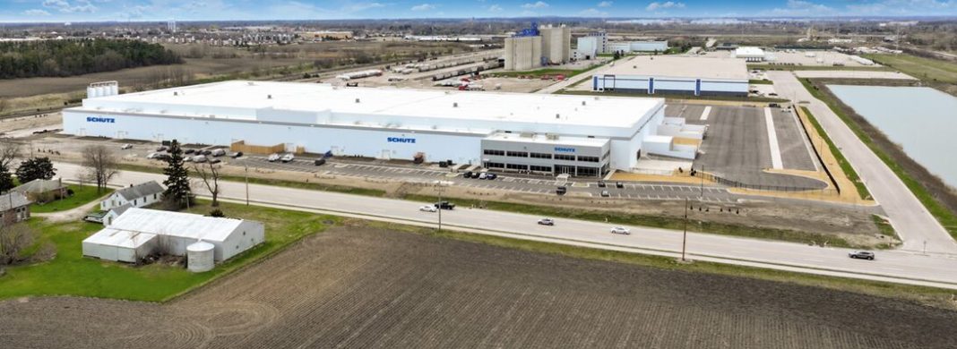 Schütz Container Systems opened a new facility in Kenosha this week.