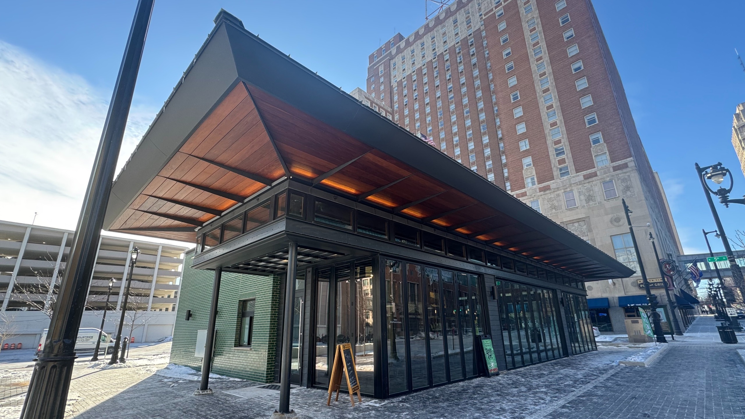 Draft & Co. now open at downtown Milwaukee’s Vel R. Phillips Plaza