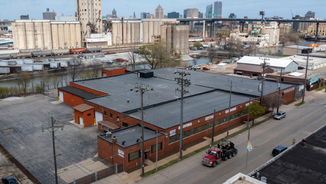 biztimes.com - Hope Moses - Amazon to establish rapid fulfillment facility in Walker's Point