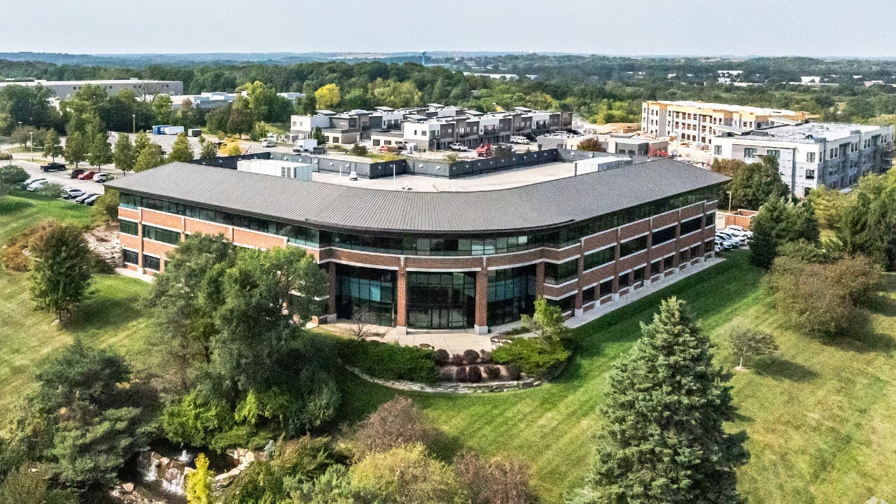 Waukesha State Bank buys Pewaukee office building to support its growth