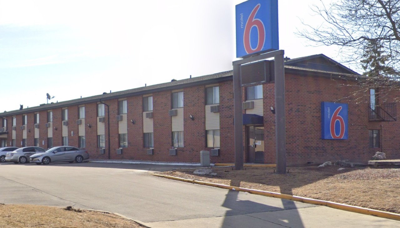 Oak Creek motel sold for about $3.9 million