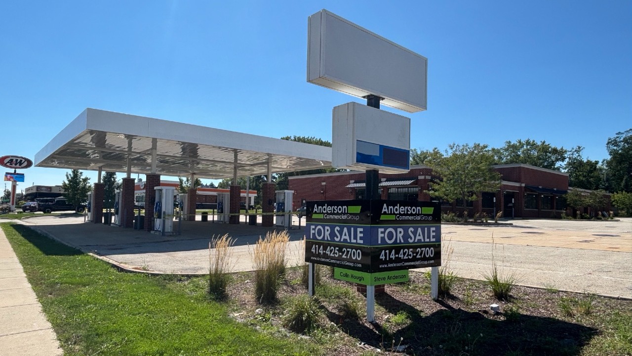 Kwik Trip buys former Sendik's Fresh2Go store and Mobile gas station in Hales Corners