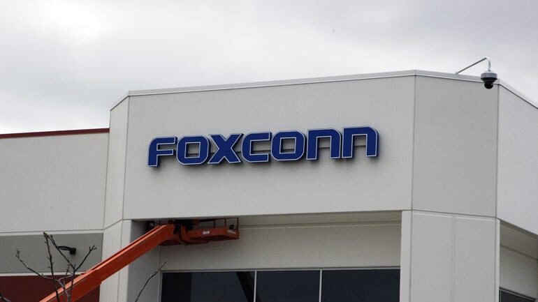 Foxconn-Globe-Drive-051018-Athomas