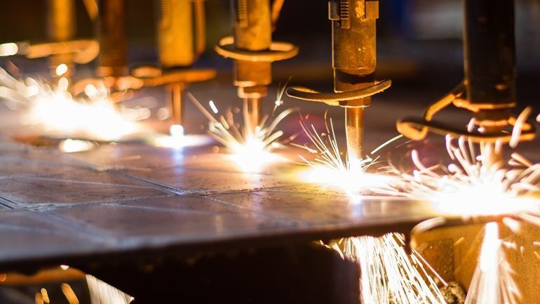 Manufacturing-2015-11-24-shutterstock_115846333 Manufacturing