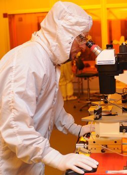 The Applied Technology Center at Chippewa Valley Technical College in Eau Claire includes access to a Class 100 Cleanroom used by students, tenant businesses and companies in the region doing product development work. (CVTC)