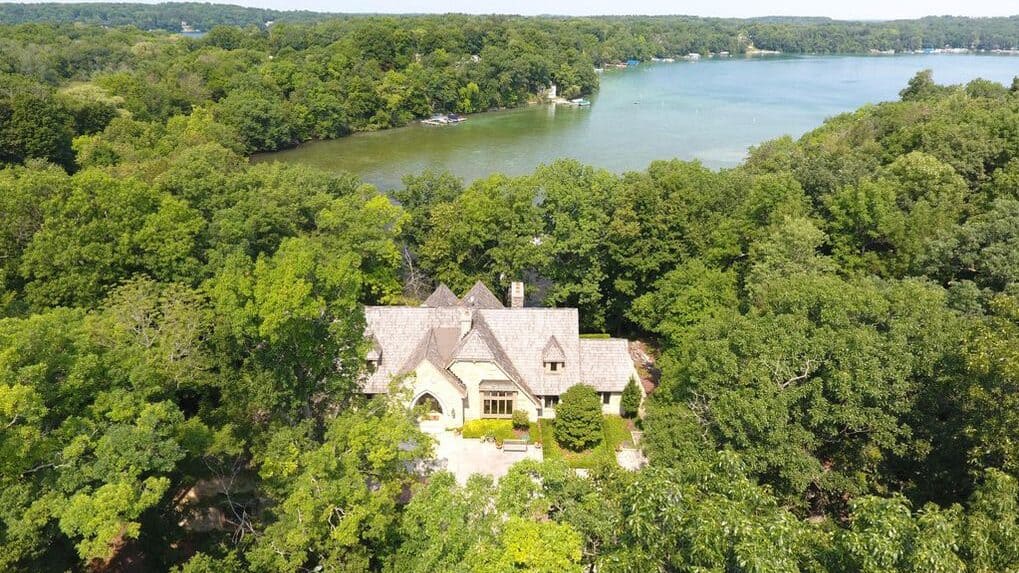 Beaver Lake home sold for 1.8 million